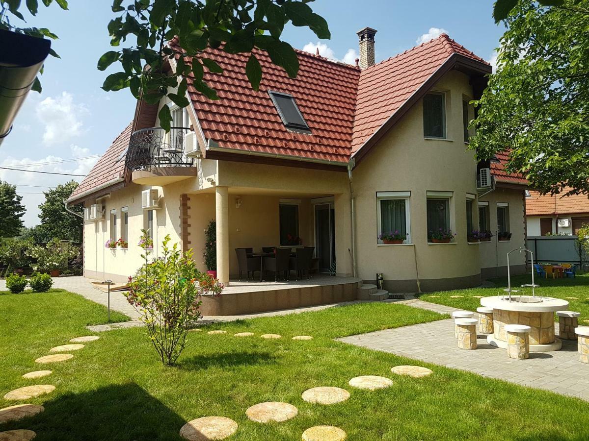 Villa Bellanova Hajdúszoboszló Buitenkant foto